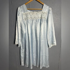 Oscar De La Renta Vintage Nightgown.  Size Large